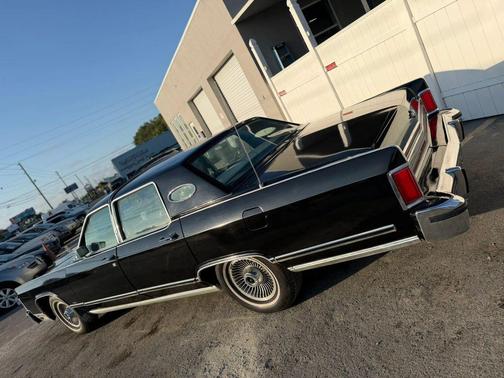 Black 1979 Lincoln Town Car Continental