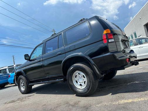 2001 Mitsubishi Montero Sport ES