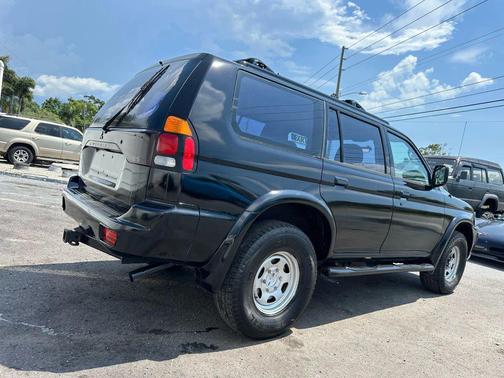 2001 Mitsubishi Montero Sport ES
