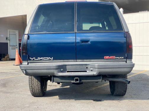 Blue 1995 GMC Yukon Sport