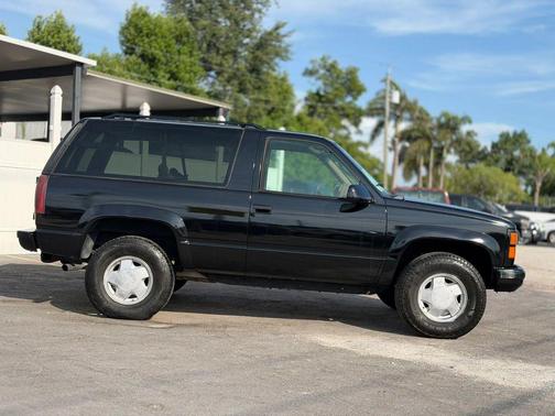 Black 1995 GMC Yukon Sport