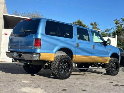 2005 Ford Excursion XLS Sport Utility 4D