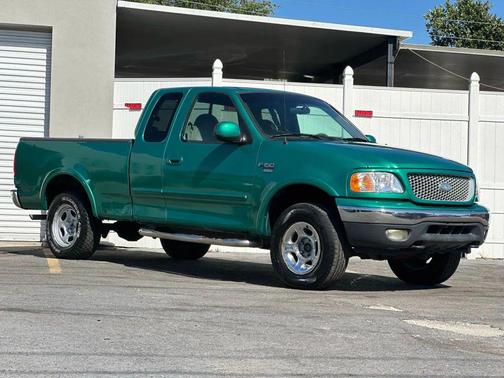 Green 1999 Ford F-150 Short Bed