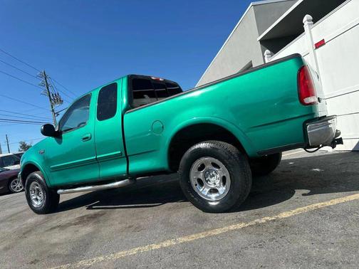 Green 1999 Ford F-150 Short Bed