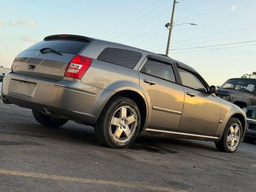 2005 Dodge Magnum R/T Sport Wagon 4D