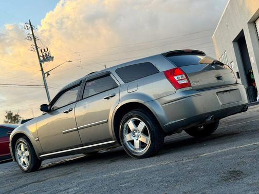 2005 Dodge Magnum R/T Sport Wagon 4D