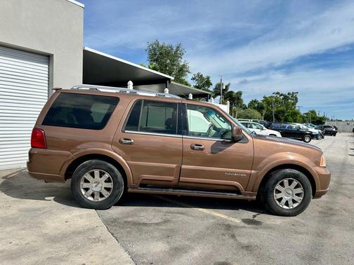 2004 Lincoln Navigator Base