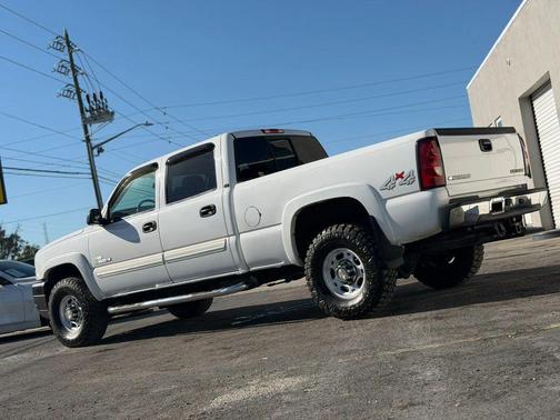 Summit White 2004 Chevrolet Silverado 2500 LT H/D Crew Cab