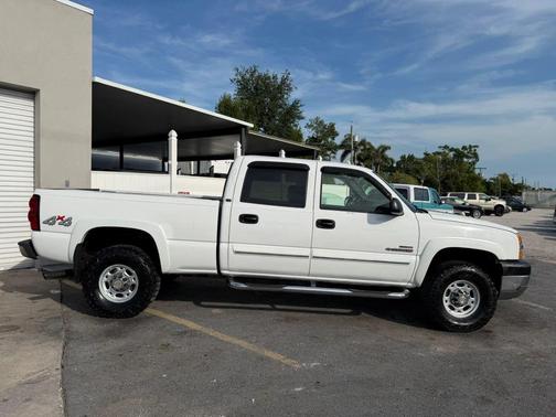 Summit White 2004 Chevrolet Silverado 2500 LT H/D Crew Cab