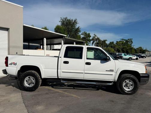 Summit White 2004 Chevrolet Silverado 2500 LT H/D Crew Cab