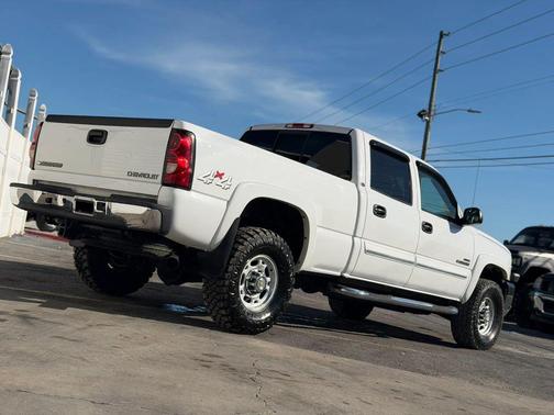 Summit White 2004 Chevrolet Silverado 2500 LT H/D Crew Cab
