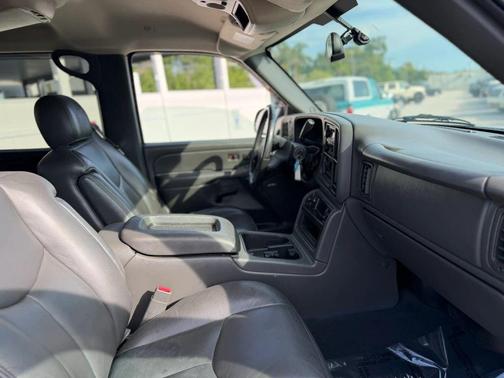 Summit White 2004 Chevrolet Silverado 2500 LT H/D Crew Cab