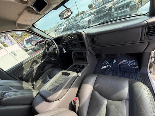 Summit White 2004 Chevrolet Silverado 2500 LT H/D Crew Cab