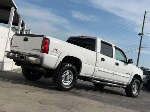Summit White 2004 Chevrolet Silverado 2500 LT H/D Crew Cab