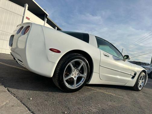 2000 Chevrolet Corvette Base