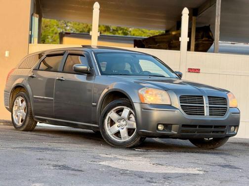 Gray 2005 Dodge Magnum RT