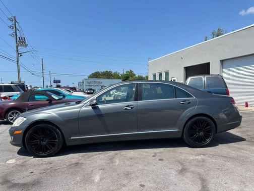 Gray 2007 Mercedes-Benz S-Class S 550 Sedan 4D