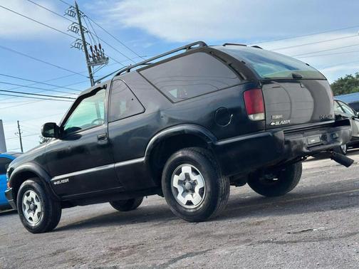 Onyx Black 2002 Chevrolet Blazer LS