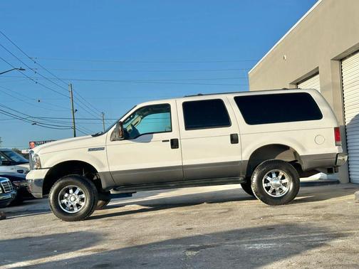 2005 Ford Excursion XLS Sport Utility 4D