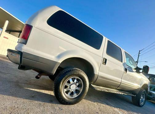 2005 Ford Excursion XLS Sport Utility 4D