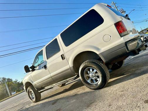2005 Ford Excursion XLS Sport Utility 4D