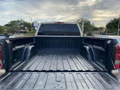 2005 Chevrolet Silverado 2500 LS Pickup 4D 8 ft