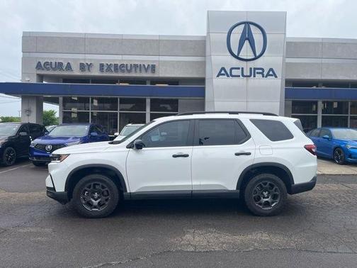 Platinum White Pearl 2025 Honda Pilot TrailSport