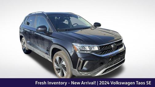 Deep Black Pearl Effect 2024 Volkswagen Taos 1.5T SE