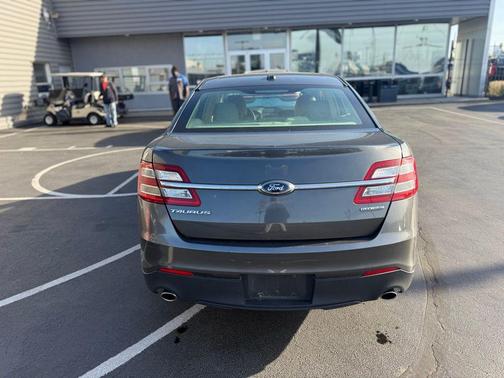 2016 Ford Taurus SE