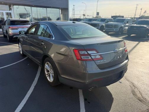 2016 Ford Taurus SE
