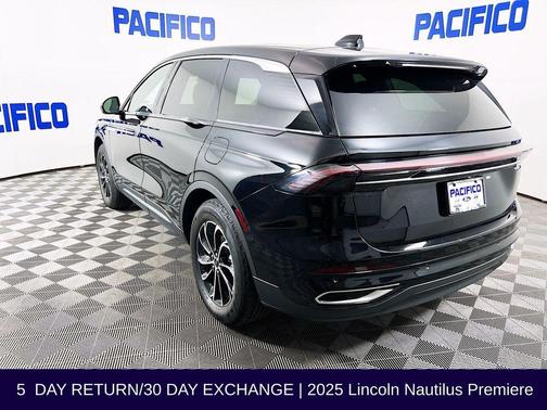 Infinite Black Metallic 2025 Lincoln Nautilus Premiere