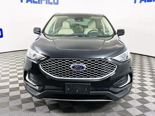 Black Metallic 2024 Ford Edge SEL