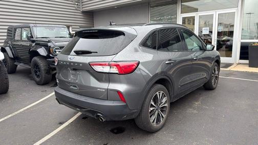 Carbonized Gray Metallic 2022 Ford Escape SE