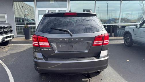 Granite Crystal Clearcoat Metallic 2018 Dodge Journey SE