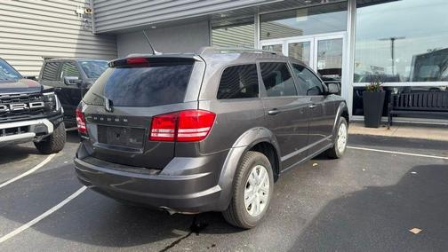 Granite Crystal Clearcoat Metallic 2018 Dodge Journey SE