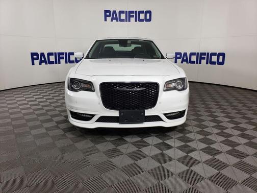 2022 Chrysler 300 Touring L