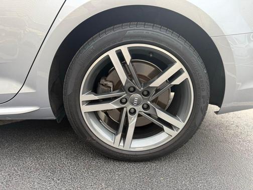 2017 Audi A4 2.0T Prestige