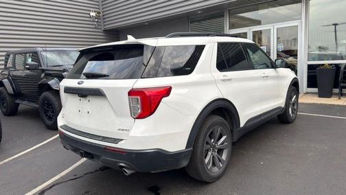 White Metallic 2023 Ford Explorer XLT