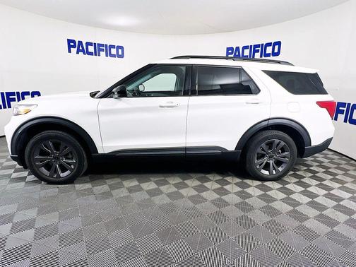White Metallic 2023 Ford Explorer XLT