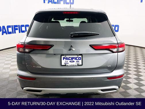 2022 Mitsubishi Outlander SE