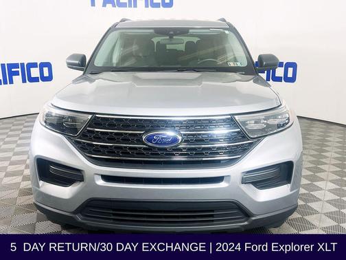 Iconic Silver Metallic 2024 Ford Explorer XLT