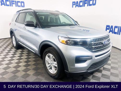 Iconic Silver Metallic 2024 Ford Explorer XLT