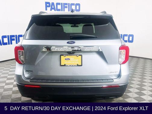 Iconic Silver Metallic 2024 Ford Explorer XLT