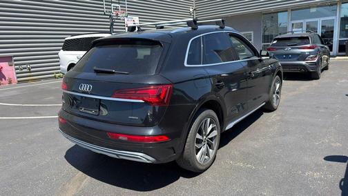 Mythos Black Metallic 2021 Audi Q5 45 Premium