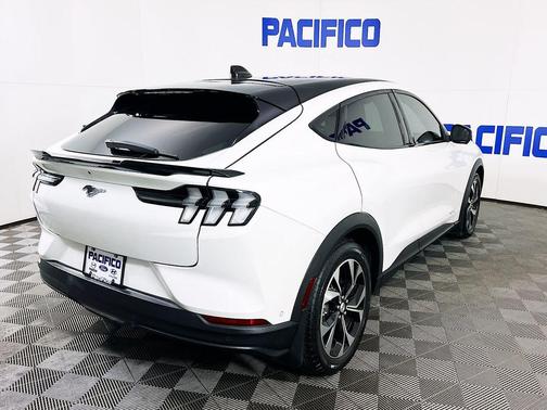 2022 Ford Mustang Mach-E Select