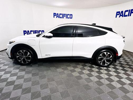 2022 Ford Mustang Mach-E Select