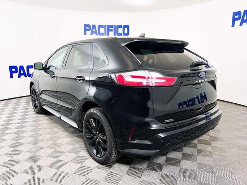 2022 Ford Edge ST Line