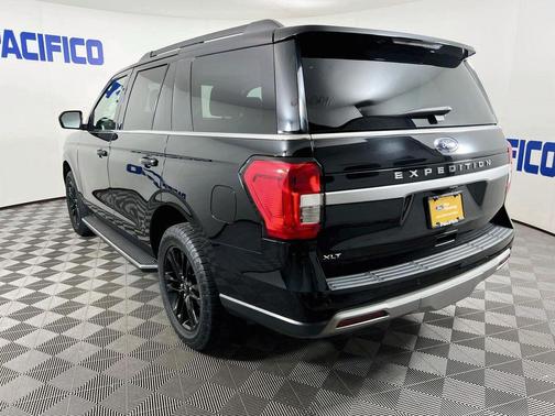 Black Metallic 2022 Ford Expedition XLT