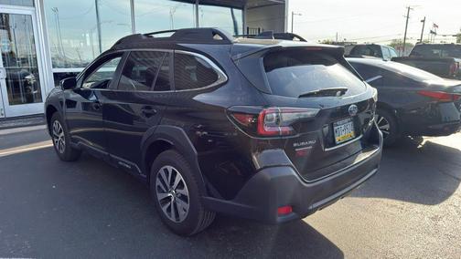 Crystal Black Silica 2023 Subaru Outback Premium