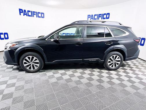 Crystal Black Silica 2023 Subaru Outback Premium